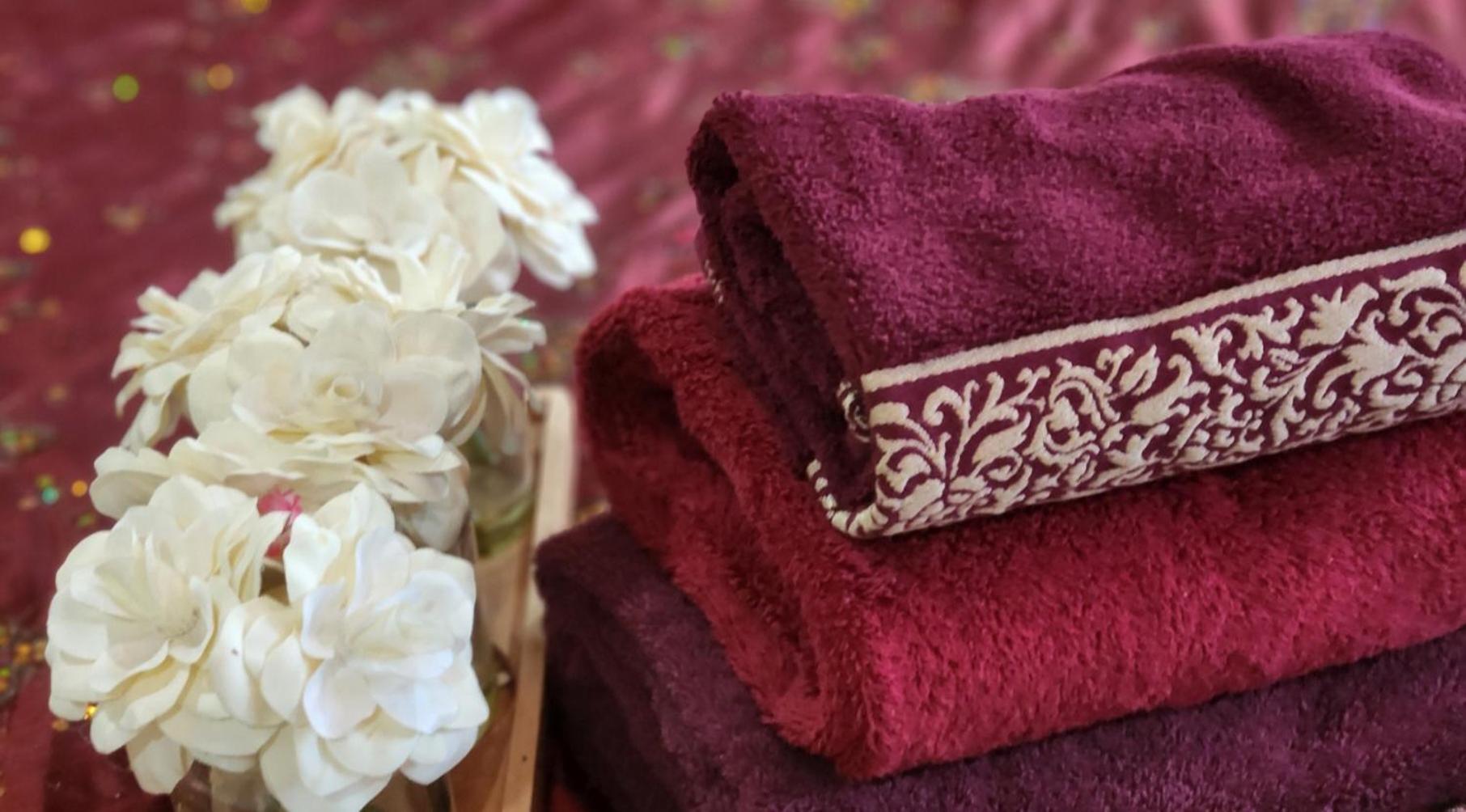 Empress Palace Hotel Surrey Bagian luar foto